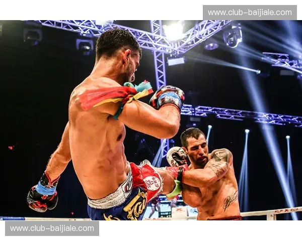 铁拳与神技的终极博弈：当“金童”江佟猜遇上“格斗野兽”曼和夫